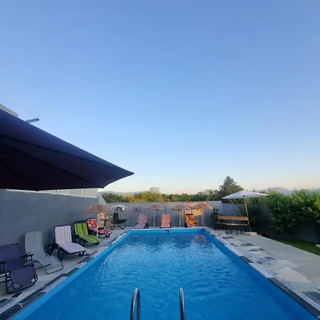 Pool House Tare